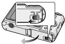 PANASONIC LUMIX DMC-FX12 - Mise en place et retrait de la batterie/de la carte (vendue séparément) - 1