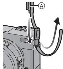 PANASONIC LUMIX DMC-L1K - Passez la bandoulière à travers le trou de l'œillet de bandoulière. - 1