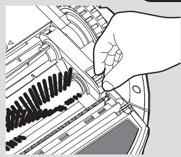 HOOVER RBC003 ROBOCOM2 - Remplacement des brosses de sol - 1