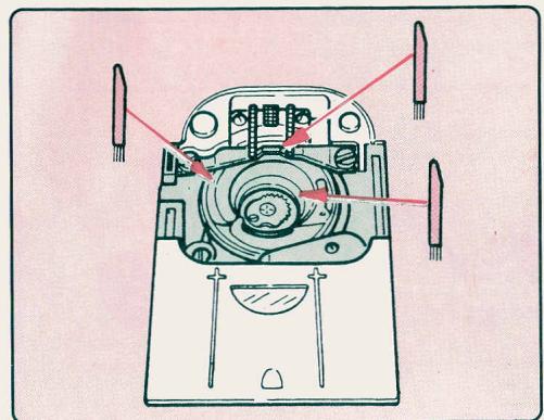 SINGER EUROPA 200 - NETTOYER LA MACHINE - 3