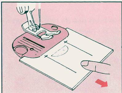 SINGER EUROPA 200 - MISE EN PLACE DE LA PLAQUE COUVRE-GRIFFE - 1