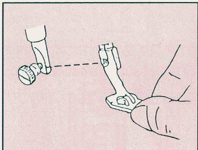 SINGER EUROPA 200 - CHANGEMENT DE L'ENSEMBLE PIED PRESSEUR - 1