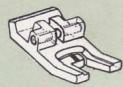 SINGER 744 - Enlèvement des accessoires pour point de chaînette - 7