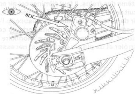 YAMAHA DT50 R - Réglage de la hauteur de la pédale de FREIN arrière - 4
