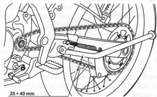 YAMAHA DT50 R - Controle de la tension de la CHAINE de transmission - 1
