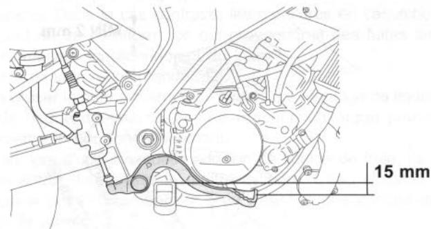 YAMAHA DT50 R - Réglage de la hauteur de la pédale de FREIN arrière - 1