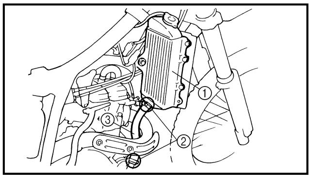 YAMAHA WR250FN - CONTROLE DE LA PRESSION D'OUVERTURE DU BOUCHON DU RADIATEUR - 1