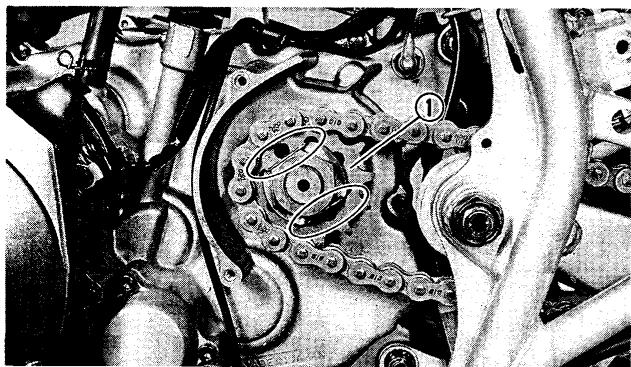 YAMAHA YFM350X - Étapes de remplacement du pignon mené: - 3