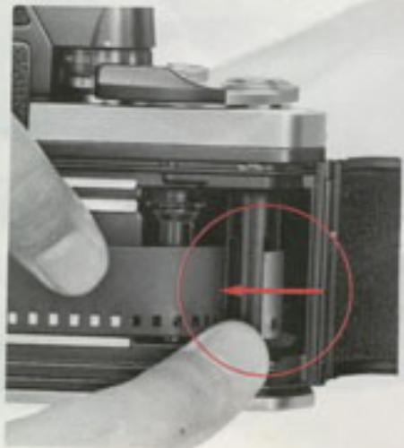NIKON F2 PHOTOMIC - Chargement de l'appareil - 3