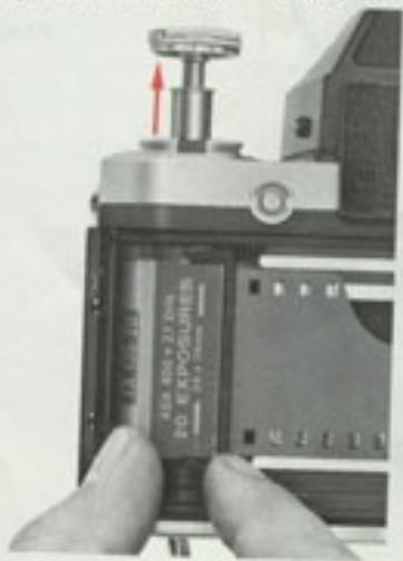 NIKON F2 PHOTOMIC - Chargement de l'appareil - 2