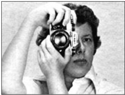 NIKON FA - HOLDING THE CAMERA - 2
