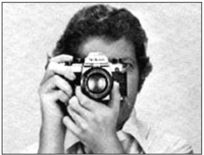 NIKON FA - HOLDING THE CAMERA - 1