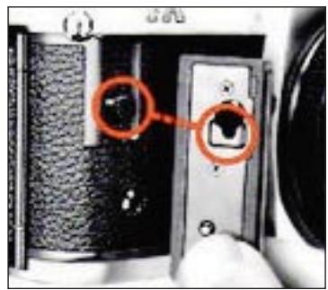 NIKON FA - HOLDING THE CAMERA - 5