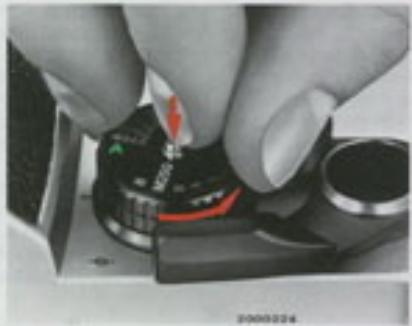 NIKON FE2 - DETAIL DES COMMANDES - 2