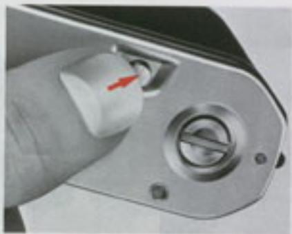 NIKON FE2 - Avancez le film. - 2