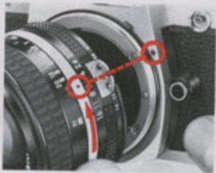 NIKON FE2 - Replacez le conteneur de pile. - 1