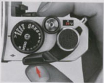 NIKON FE2 - Avancez le film. - 1