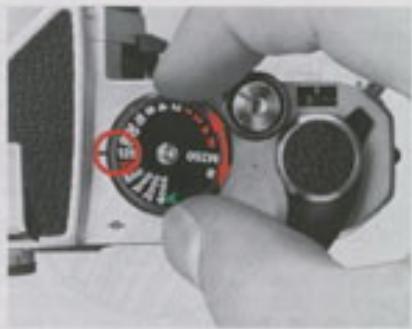 NIKON FE2 - DETAIL DES COMMANDES - 1