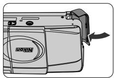 NIKON LITE TOUCH ZOOM 100W-QD - Legen Sie eine neue Batterie ein. - 1