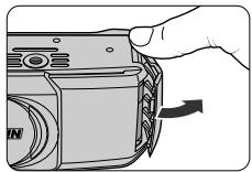 NIKON LITE TOUCH ZOOM 150ED-QD - Offnen Sie die Batteriefachabdeckung. - 1