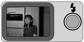 NIKON LITE TOUCH ZOOM 70W-QD - Vérifiez si le témoin rouge est allumé et prenez la photo. - 1