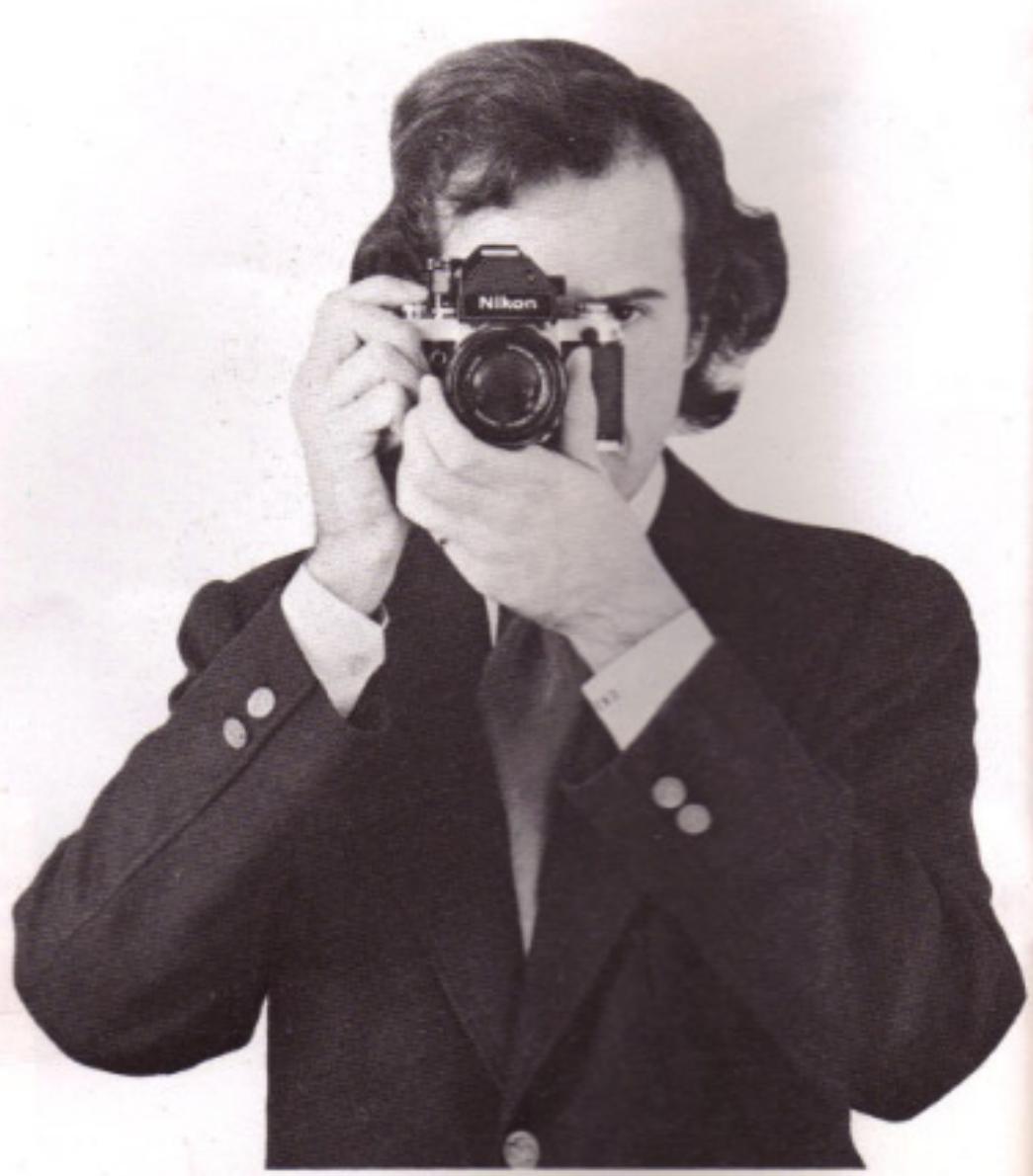NIKON F2S - TENUE DE L'APPAREIL - 1