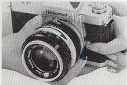 NIKON NIKKORMAT FT - CHANGEMENT DE L'OBJECTIF - 1