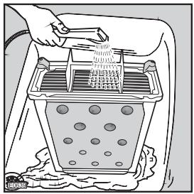 AEG-ELECTROLUX EDC46130W - Cleaning the condenser unit - 3