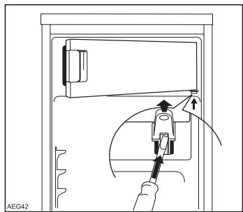 AEG-ELECTROLUX SU 960436 - Changing over the freezer compartment door (not on all models) - 2