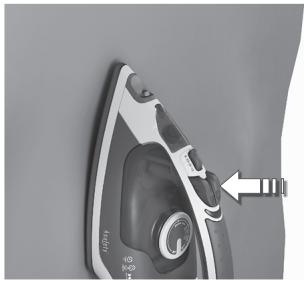 AEG-ELECTROLUX EDB5110 - Ijunkite maitinimo laidą i maitinimo angą. Maitinimo indikatoriaus lemputė įsijungia. Nustatykite temperatūra pasukdami temperatūros reguliatorių i atitinkamą parinkti. Kai lemputė išsijungia, lygintuvas paruoštas naudojimui. - 2