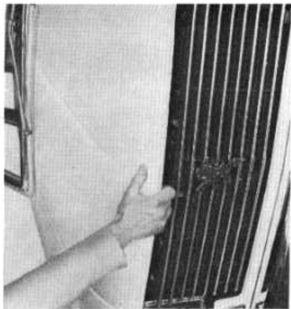 PEUGEOT 304 - CAPOT - 1