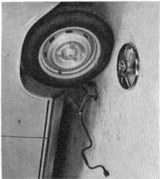 PEUGEOT 304 - Remplacement d'une roue - 5