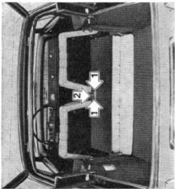 PEUGEOT 304 - REMLLISSAGE D'ESSENCE - 2