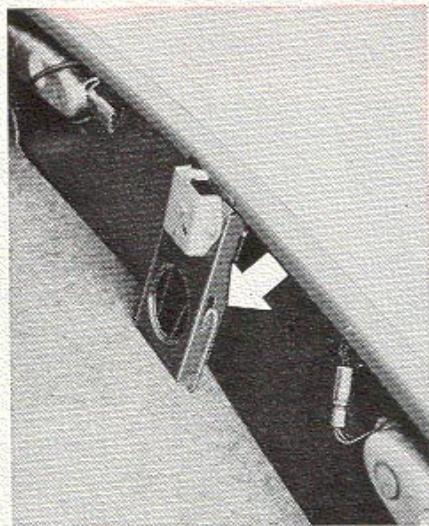 PEUGEOT 204 - Reemplacement d'une ROUE - 2
