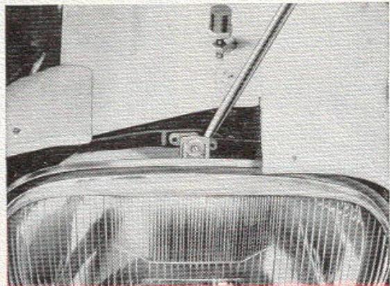 PEUGEOT 204 - Reemplacement d'une ROUE - 6
