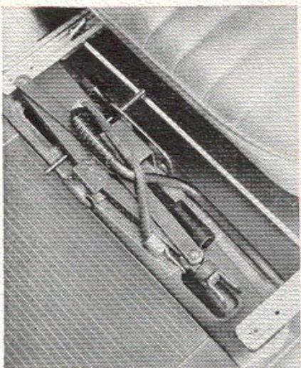 PEUGEOT 204 - Reemplacement d'une ROUE - 1