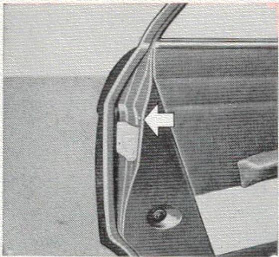 PEUGEOT 204 - Sécurité des enfants - 1