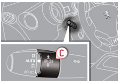 PEUGEOT 3008 HYBRID4 - Modèle avec feux antibrouillard arrêté seul - 1