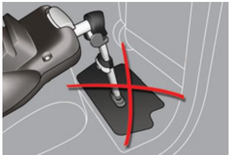 PEUGEOT 3008 HYBRID4 - Installation des sièges enfants avec béquille - 1