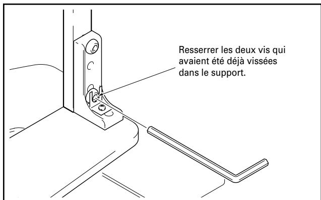 PIONEER PDK-TS04 - Bien serrer à fond les vis d'installation sur le côté gauche et sur le côté droit du support qui avaient été légèrement vissés dans le support. - 1