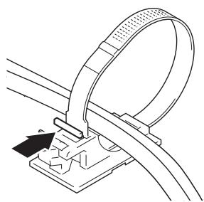 PIONEER PDK-TS36B - Uso de las bridas para cables - 4
