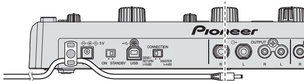 PIONEER RMX-1000 - Utilisation du crochet de cordon - 1