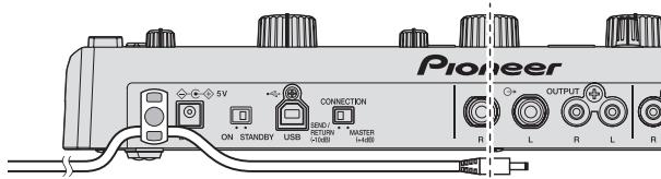 PIONEER RMX-1000-W - Verwendung des Kabelhakens - 1