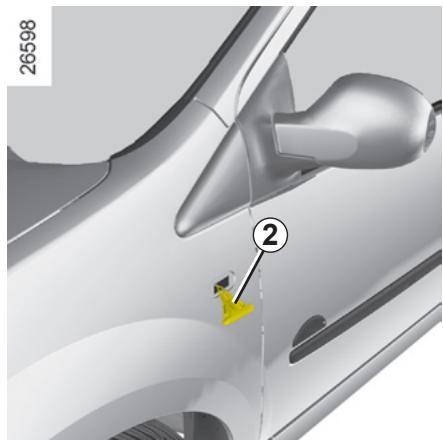RENAULT NOUVELLE TWINGO - RÉPÉTITEURS LATÉRAUX : remplacement des lampes - 2