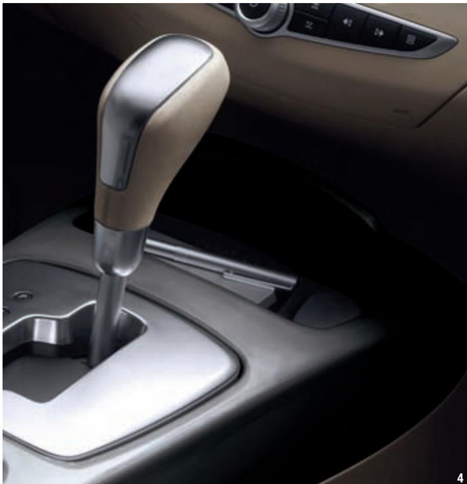 RENAULT LAGUNA ESTATE - RANGEMENT SUR CONSOLE BASSE - 2