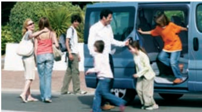 RENAULT TRAFIC PASSENGER - 4