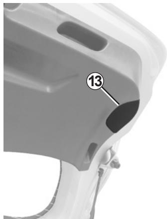 RENAULT CLIO IV ESTATE - FEUX ARRÈRE ET LATERAUX : remplacement des lampes (3/4) - 1