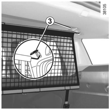RENAULT CLIO IV ESTATE - Pose du filet de séparation derrière les sièges avant - 3