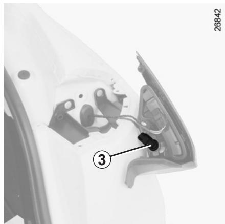RENAULT LAGUNA III - FEUX ARRIÈRE ET LATÉRAUX : remplacement des lampes (1/5) - 2