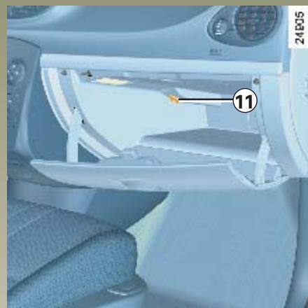 RENAULT CLIO 2 2005 - RANGEMENTS / AMÉNAGEMENTS HABITACLE (suite) - 1